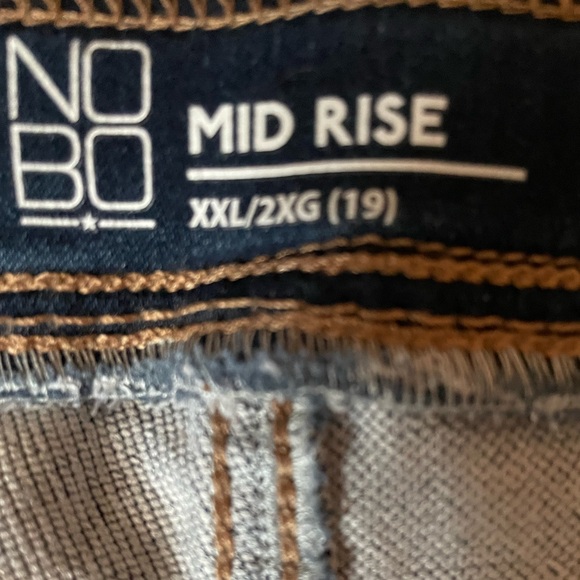 NWOT No Boundaries Shorts - Picture 4 of 6